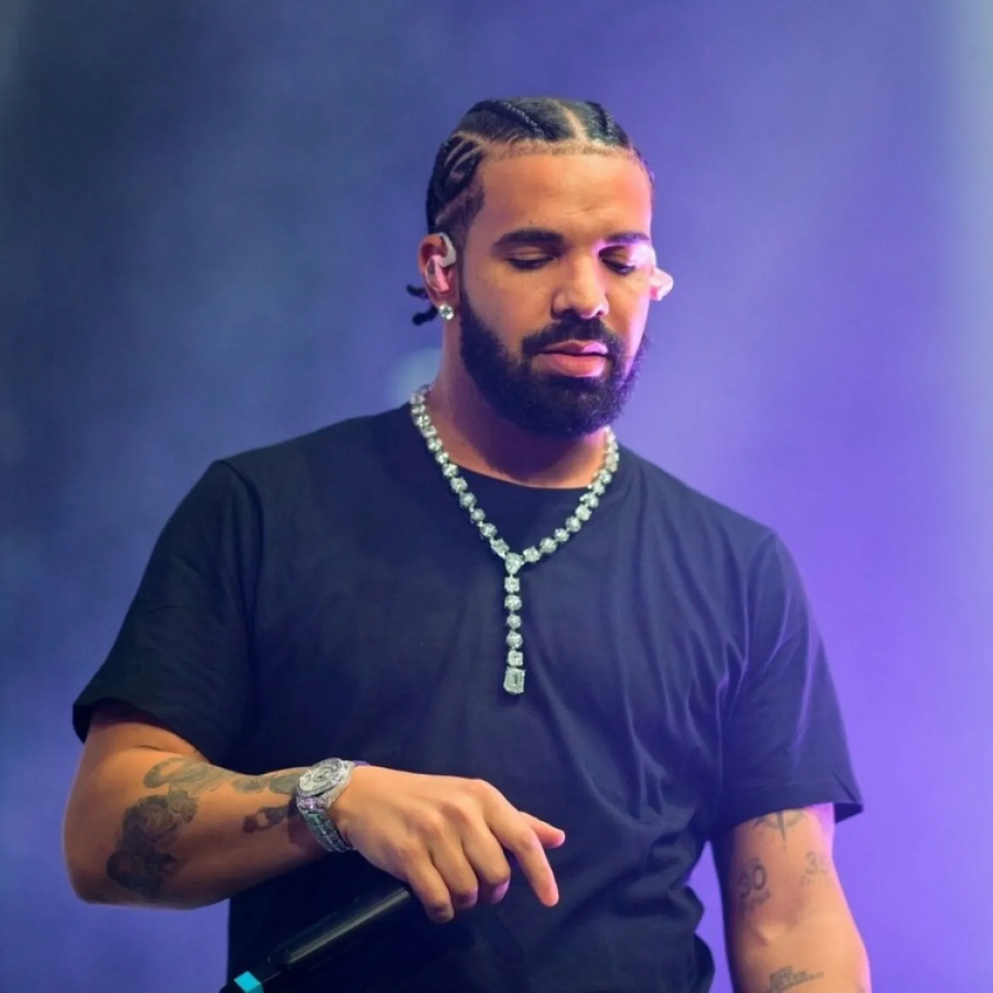 Kendrick Lamar "slaps" Drake at the Super Bowl Halftime Show 2025 – the rap battle reaches its peak! 2 Kendrick Lamar "slaps" Drake at the Super Bowl Halftime Show 2025 – the rap battle reaches its peak!
