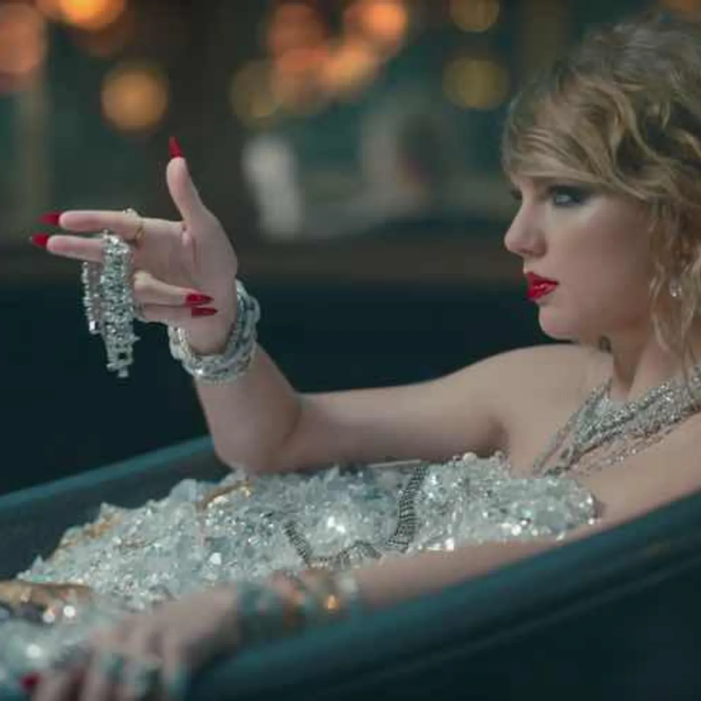 Billie Eilish & Taylor Swift with The Collaboration That’s Breaking the Internet