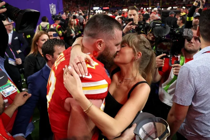 Taylor Swift and Travis Kelce’s Sudden Move Shocks Fans—What’s Really Happening?