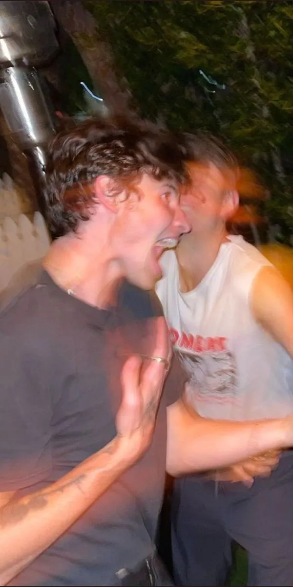 Shawn Mendes Admits: "My Romantic Life? All Smoke and Mirrors" 2 Shawn Mendes Admits: "My Romantic Life? All Smoke and Mirrors"