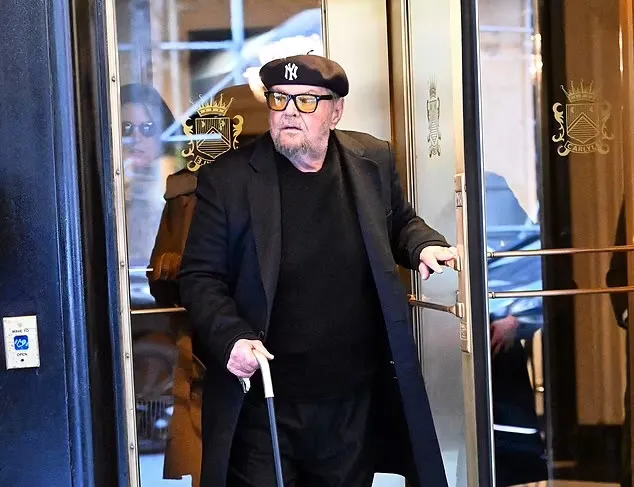 Jack Nicholson, 87, Uses Cane in Rare NYC Sighting After Attending SNL’s 50th Anniversary