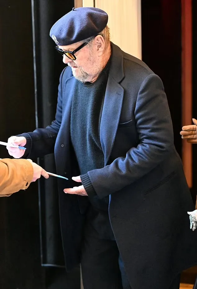 Jack Nicholson, 87, Uses Cane in Rare NYC Sighting After Attending SNL’s 50th Anniversary