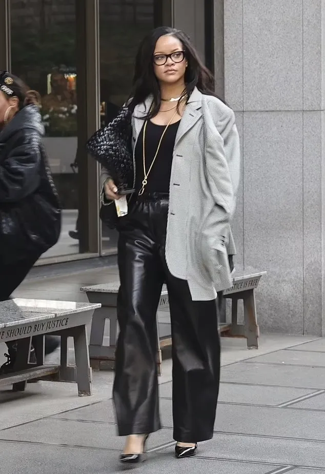 Rihanna’s Striking Courtroom Exit Sparks a Buzz—What’s Really Going On?