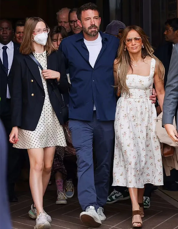 Violet Affleck Cuts Ties with Jennifer Lopez: A Family Drama Unfolds 3 Violet Affleck Cuts Ties with Jennifer Lopez: A Family Drama Unfolds