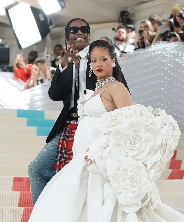 Rihanna’s Boldest Move Yet—A Daring New Look Amid Ongoing Turmoil