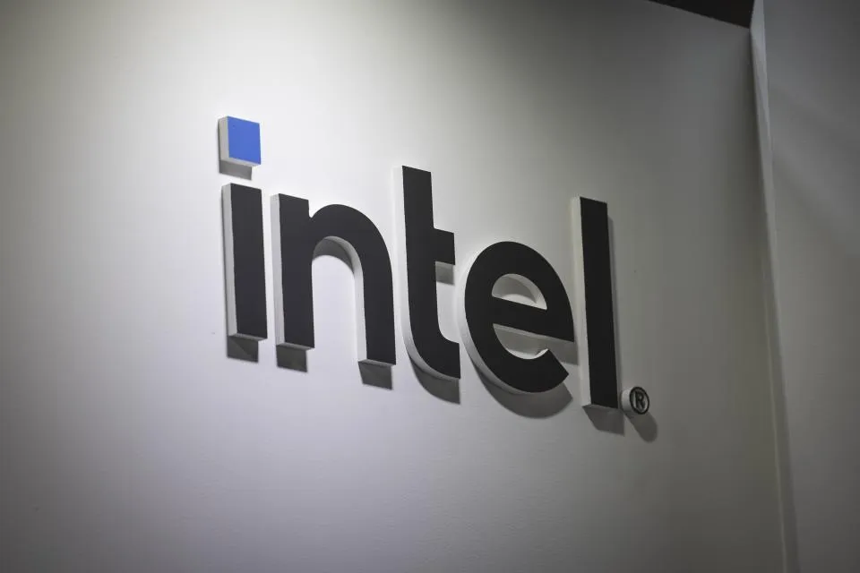 Bill Gates Sounds the Alarm: Is Intel Losing Its Edge in the AI Chip Race?