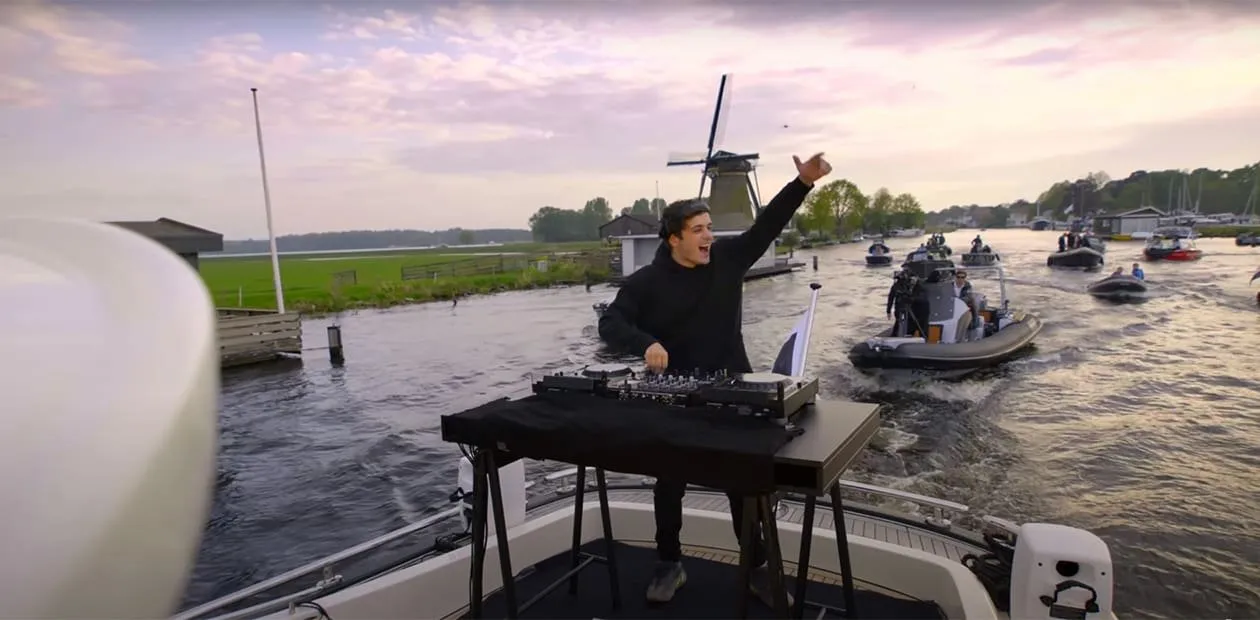 Martin Garrix - On Dutch Waters | Asia Live 365