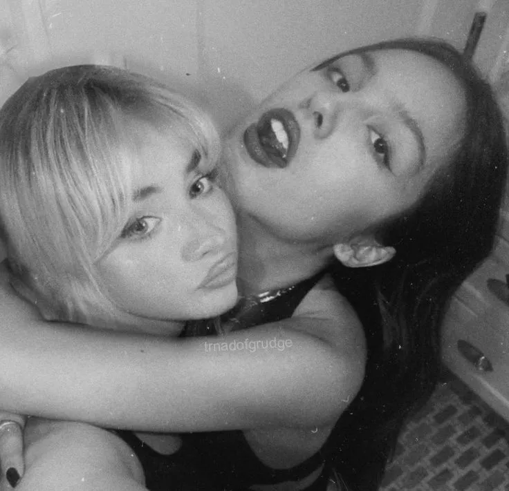 Sabrina Carpenter vs. Olivia Rodrigo: The Hidden Feud Behind the Love Songs — Who Emerged Victorious? 5 Olivia Rodrigo y Sabrina Carpenter