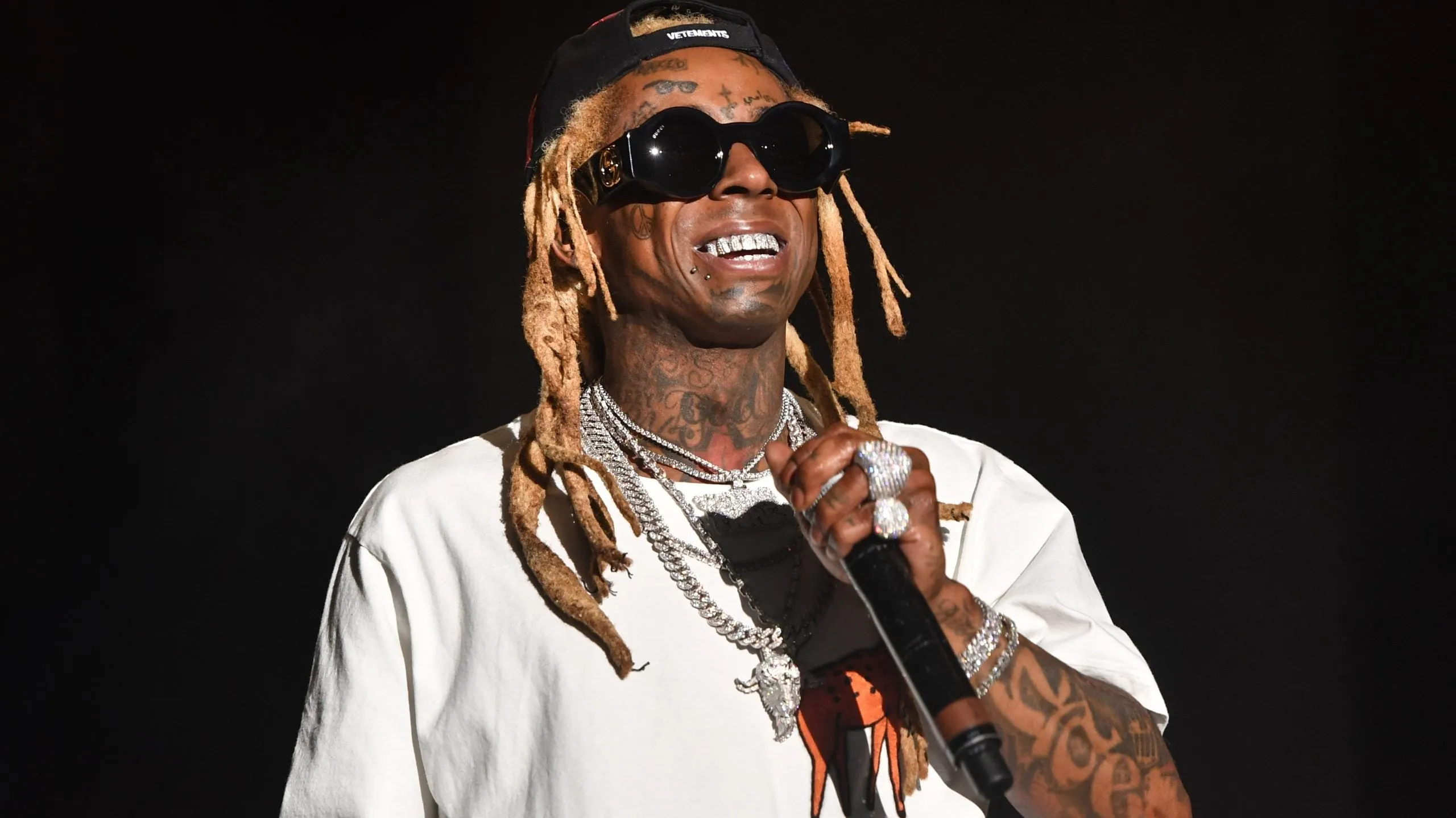 He Was Bleeding Out at 12 — The Cop Who Saved Lil Wayne’s Life Just Reappeared, and Their Emotional Reunion Left Millions in Tears 2 Lil Wayne Deserves The Super Bowl, And So Do We | Essence