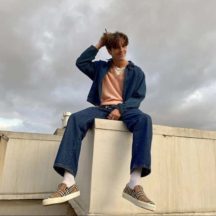 They Crowned Role Model the ‘Next Harry Styles’ — But What Harry Did On Stage in Response Left the Internet Exploding 2 Role Model Clothes: Khám Phá Phong Cách Thời Trang Truyền Cảm Hứng