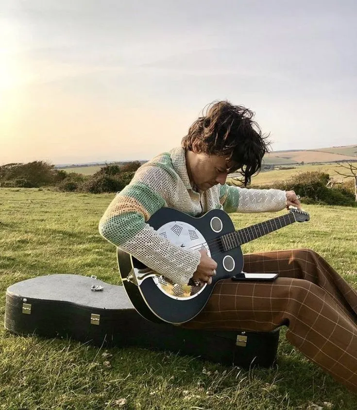 They Crowned Role Model the ‘Next Harry Styles’ — But What Harry Did On Stage in Response Left the Internet Exploding 3 They Crowned Role Model the ‘Next Harry Styles’ — But What Harry Did On Stage in Response Left the Internet Exploding