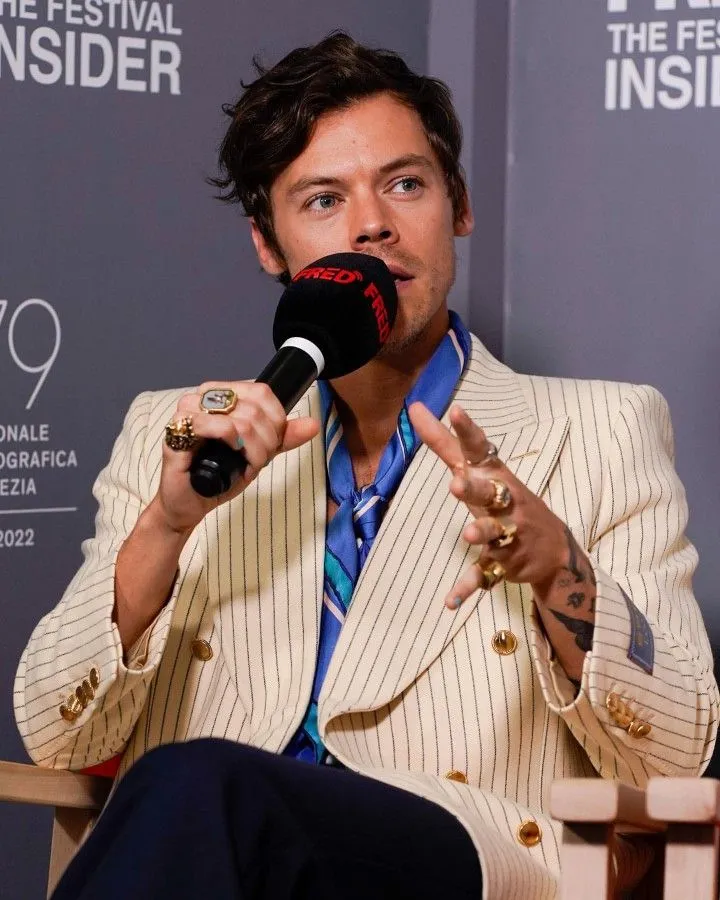 The Moment Harry Styles Heard Kendall Jenner’s Name — His Raw Reaction Left Everyone Screaming and the Interviewer Speechless