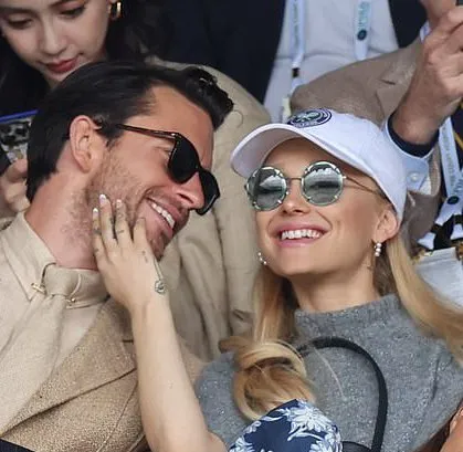 sonia ♡ INACTIVE on X: "jonny bailey's wimbledon 2023 appearance got him dating ariana grande allegations and then there's luke thompson https://t.co/HEN0qeYnET" / X