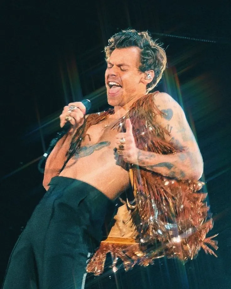 1188 Days Later — Harry Styles' ‘As It Was’ Still Rules the Charts and Fans Are Spiraling: ‘Is This Art or an Obsession?’ 3 1188 Days Later — Harry Styles' ‘As It Was’ Still Rules the Charts and Fans Are Spiraling: ‘Is This Art or an Obsession?’